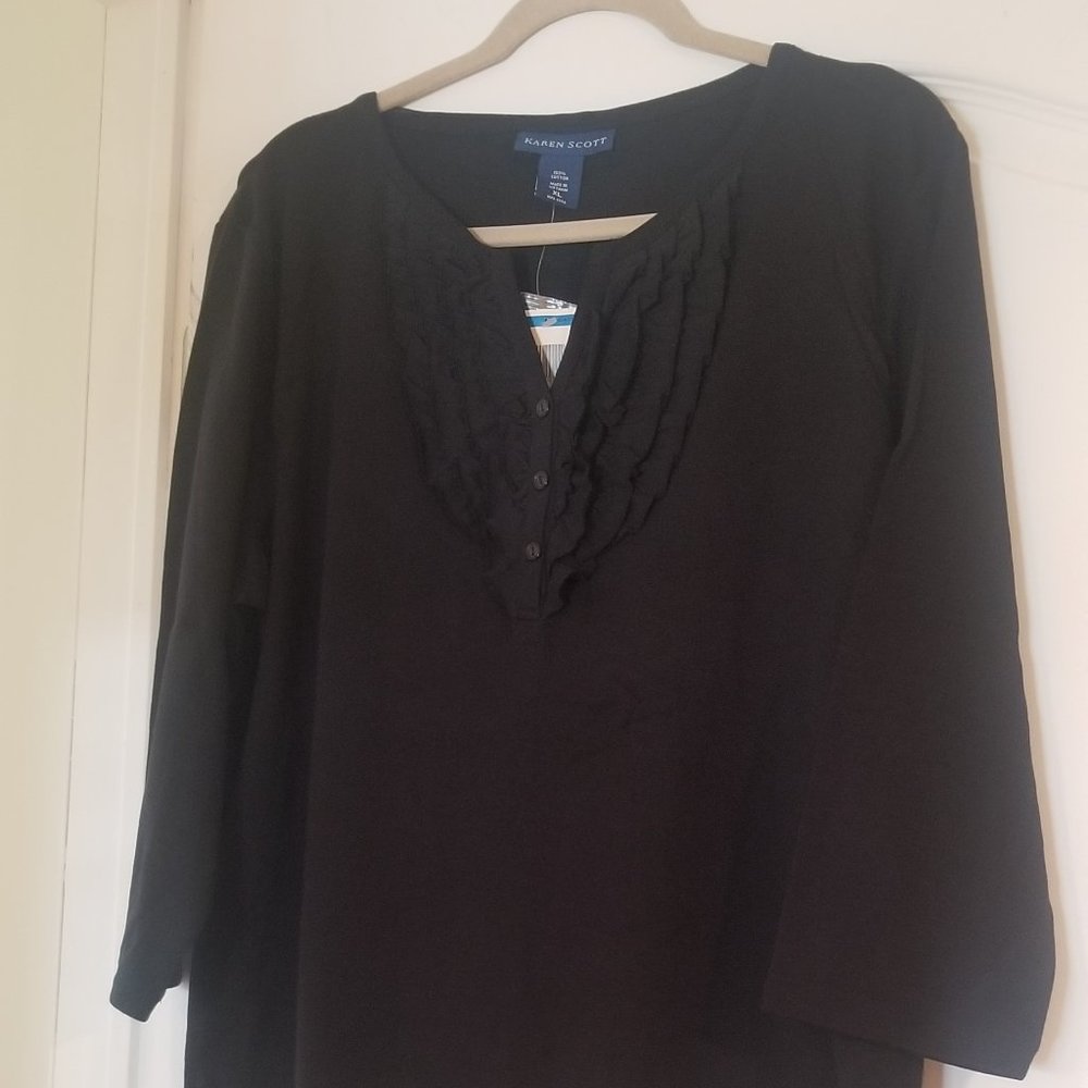 Black 3/$ sleeve pullover top.